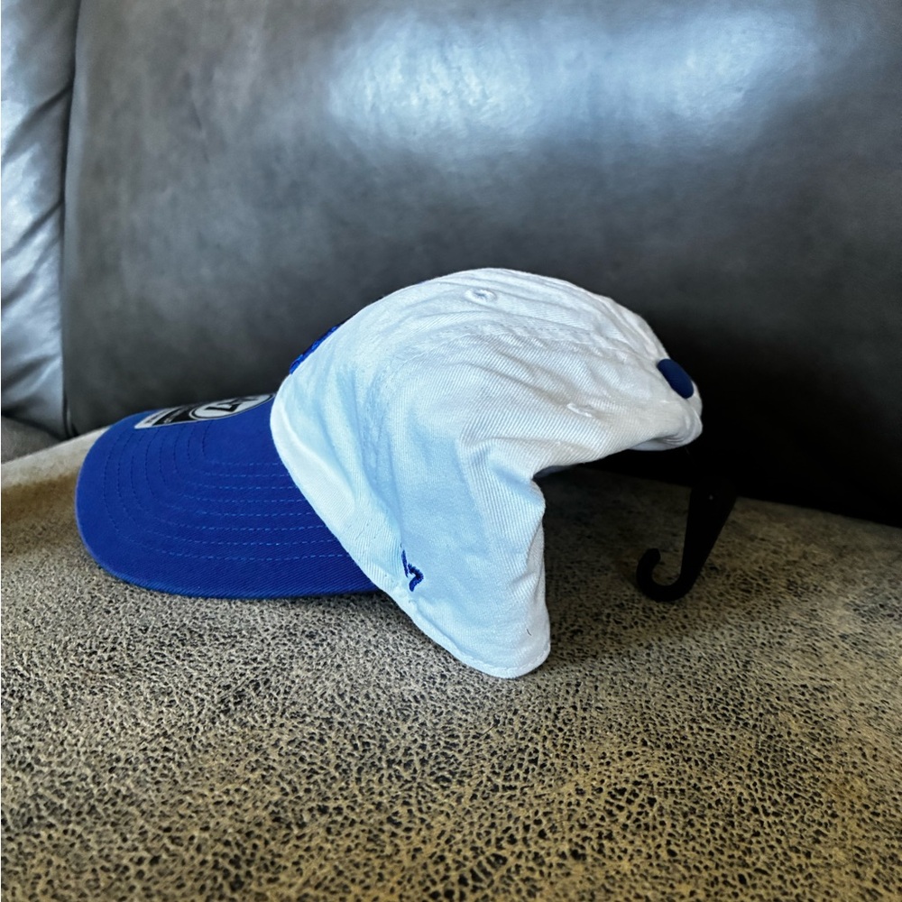 LA hat - Picture 2 of 3